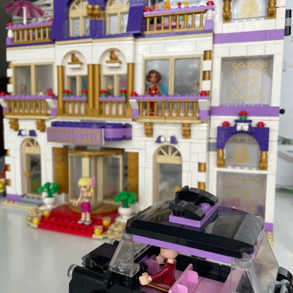Lego Friends: Grand Hotel - Picture 9 of 13